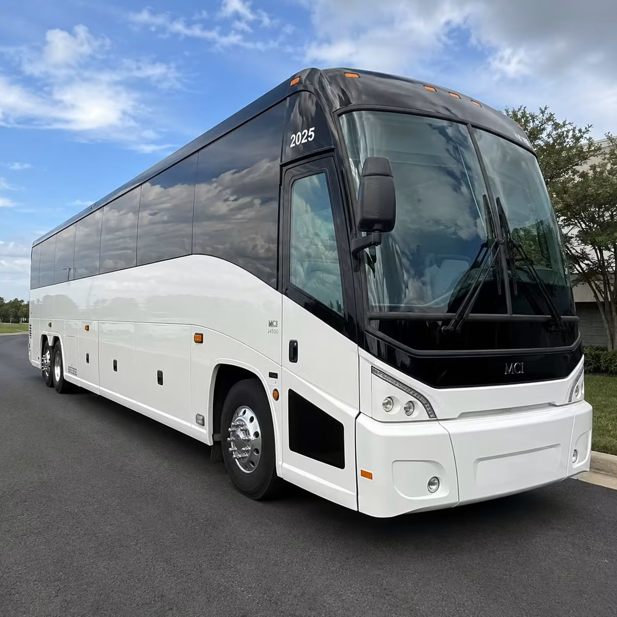 corporate shuttle services between deerfield beach offices and fort lauderdale hollywood international airport